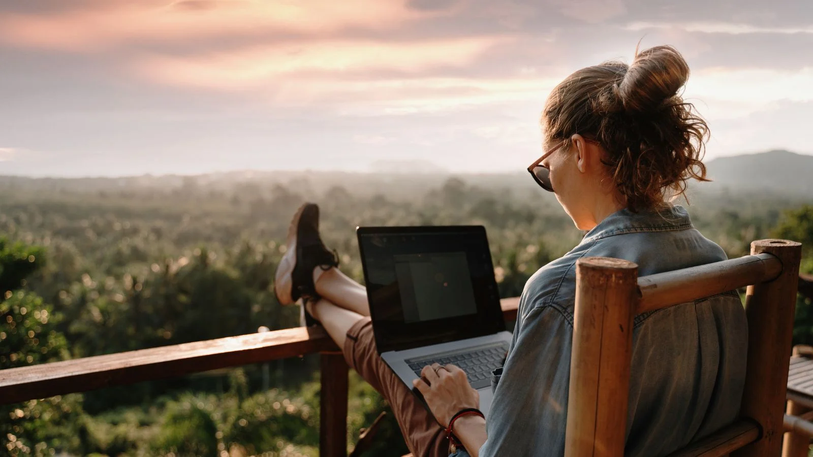 Business Travel vs. Leisure vs. Blended: An Overview